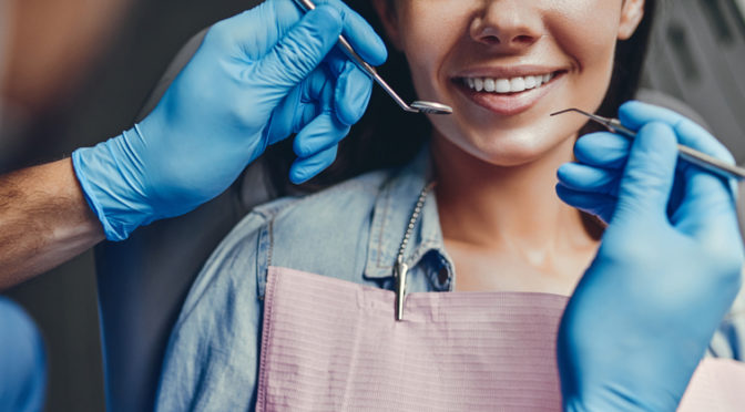 Kompleksowe leczenie dentystyczne – odkryj ścieżkę do zdrowej i pięknego uśmiechów.